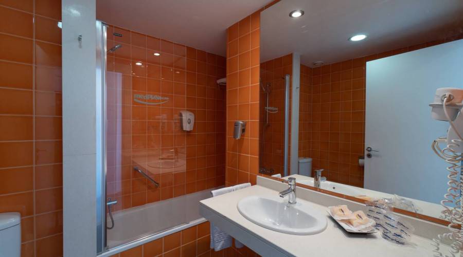 Superior bathroom hotel benalmadena costa